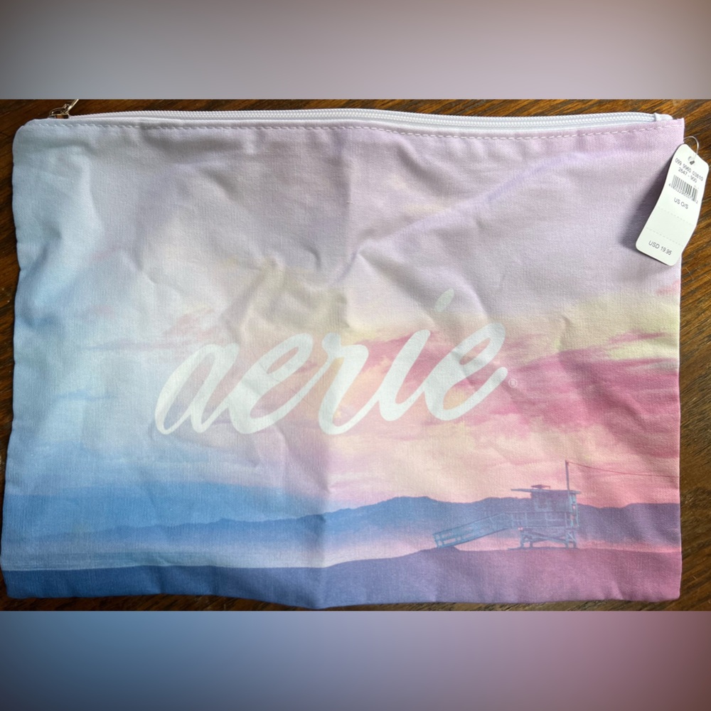 NWT- American eagle AERIE bag